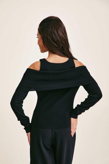 بلوزة بلا أكتاف مزينة بالكريستال