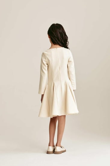 فستان مزين بفيونكات