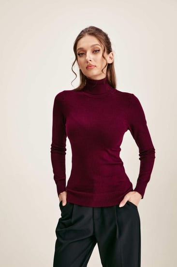 بلوزة اساسية بياقة عالية