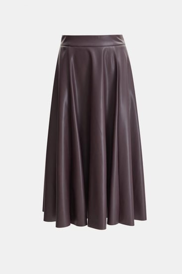 تنورة جلد بطيات