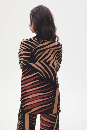 بلوزة محبوكة بنقشة زيبرا