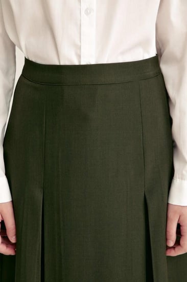 تنورة مريول مدرسية متوسط   - بتصميم كسرات أنيق