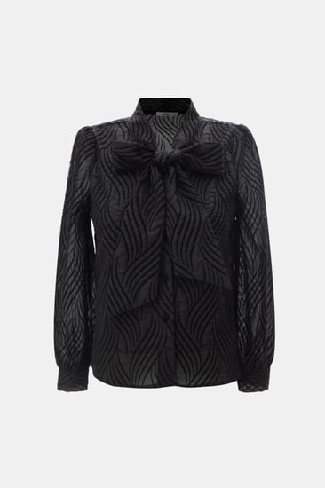 قميص بياقة بربطة