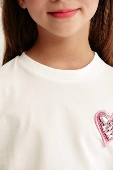 تي شيرت مزين بالكريستال اللامع
