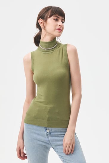 بلوزة بيسك بدون أكمام