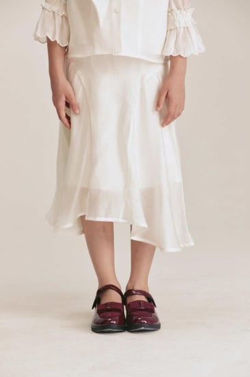 تنورة بقصة غير متماثلة