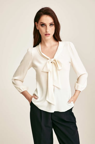 بلوزة بياقة بربطة