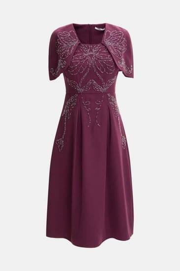 فستان بأكمام كيب مٌطرز بالخرز