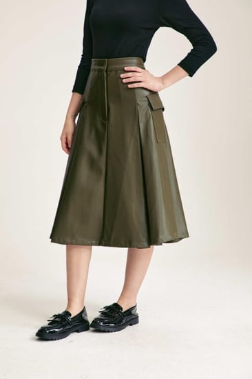 تنورة جلد بجيوب