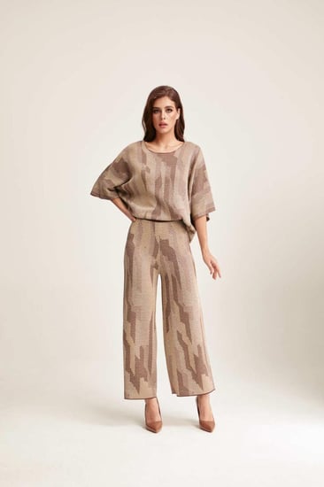 بنطلون مزين بنقوش بلمعة