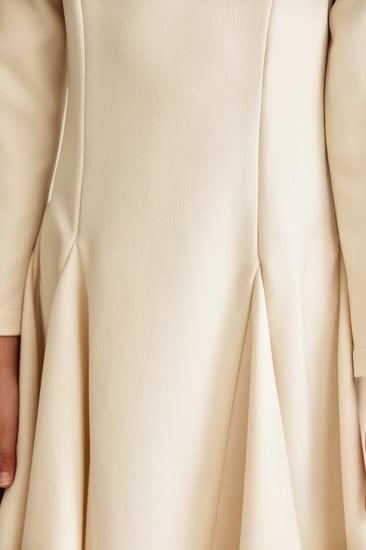 فستان مزين بفيونكات