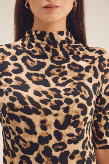 بلوزة بطبعة جلد النمر