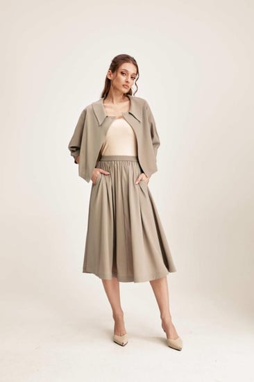 تنورة بجيوب وخصر مطاطي