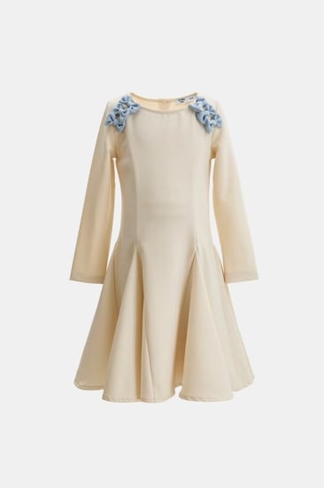 فستان مزين بفيونكات