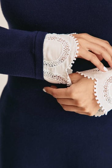 فستان بياقة مُطرزة