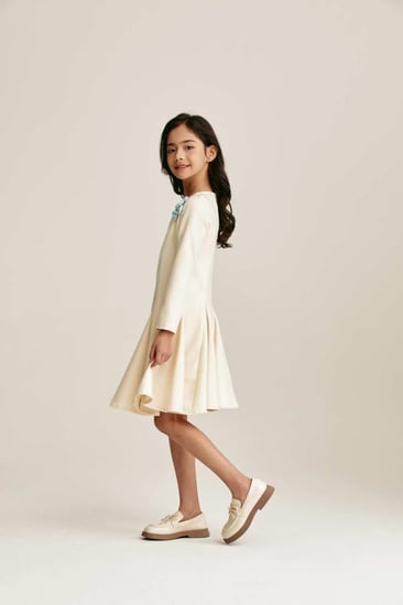 فستان مزين بفيونكات