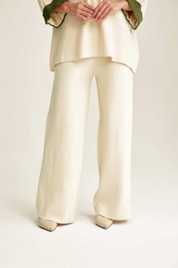 بنطلون سادة بأرجل واسعة