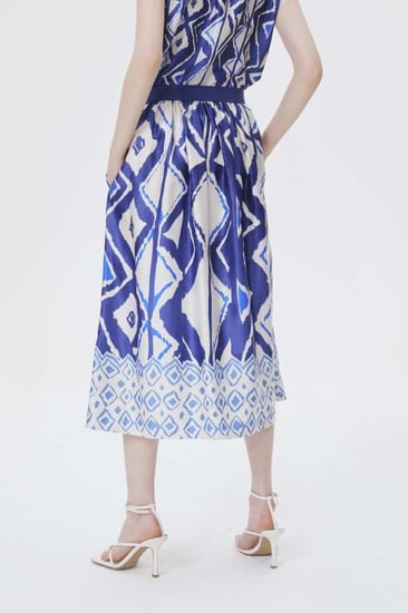 تنورة بطبعة هندسية