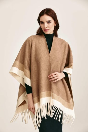 وشاح كتف مزبن بالشراشيب