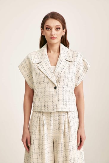 جاكيت تويد بأكمام قصيرة