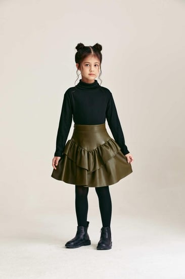 تنورة جلد بتصميم طبقات