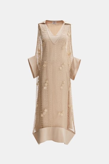 جلابية بتفاصيل شبكية مزينة بالورود