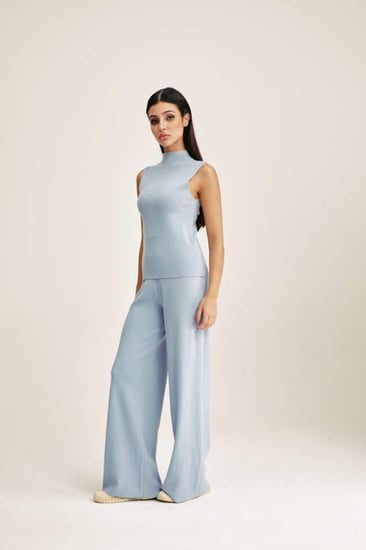 بنطلون محبوك بأرجل واسعة