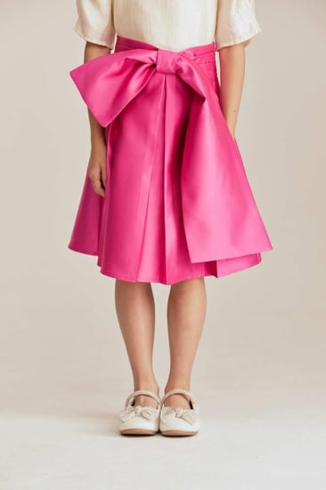 تنورة مزينة بفيونكة