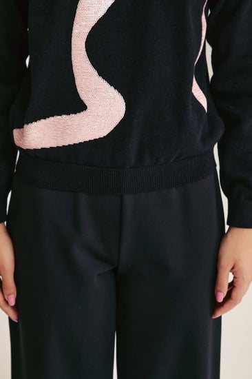 كنزة مزينة بالترتر