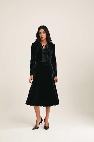 تنورة مخمل غير متماثلة