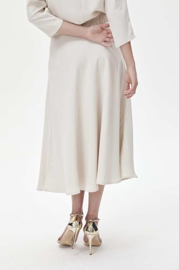 تنورة بقصة كلوش