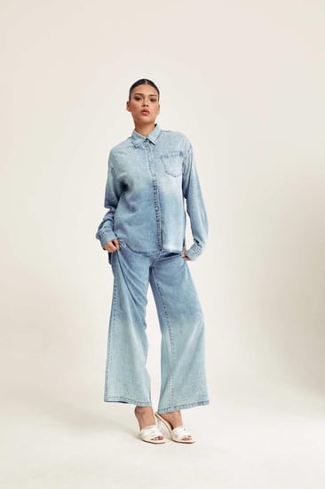 قميص دنيم بتفاصيل لامعة