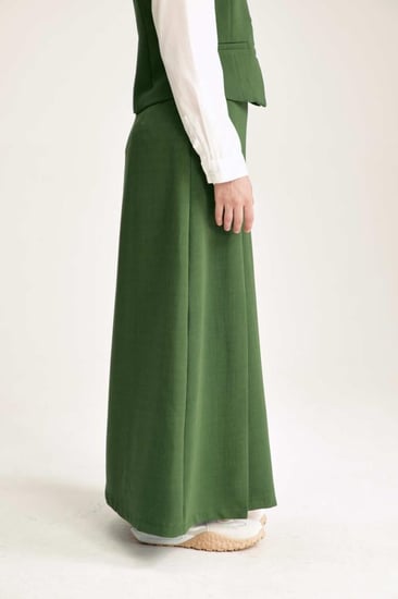 تنورة متوسط مزينة بكسرات