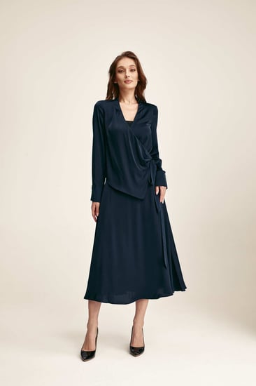 بلوزة لف برباط جانبي