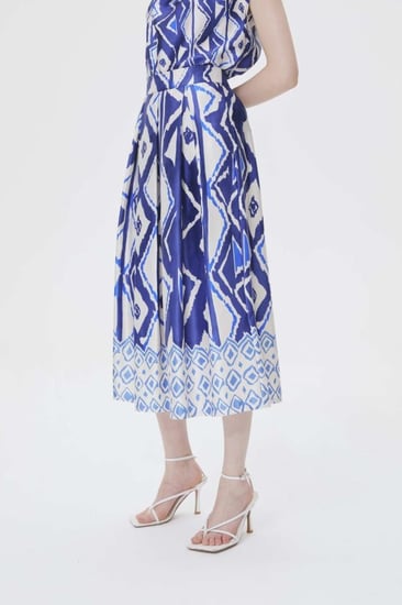 تنورة بطبعة هندسية