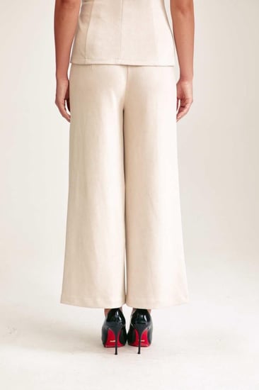 بنطلون شامواة بأرجل واسعة