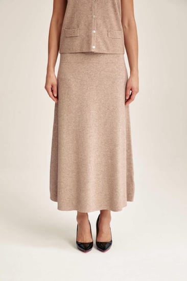 تنورة واسعة بخصر مطاطي