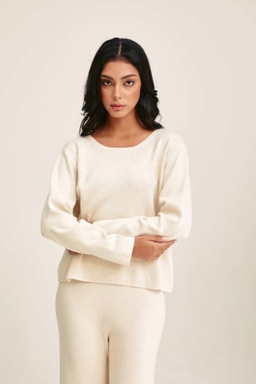 بلوزة بتفاصيل لامعة