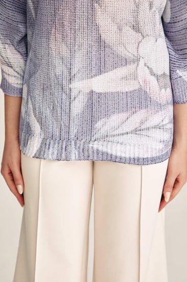 بلوزة محبوكة موردة