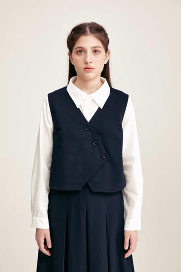 جاكيت مدرسي ثانوي سنبل – تصميم بلا أكمام لأناقة مريحة