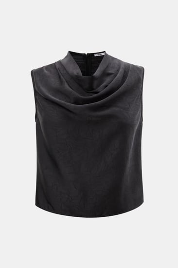 بلوزة بياقة متدلية