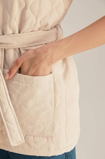 جاكيت مبطن بأكمام قصيرة