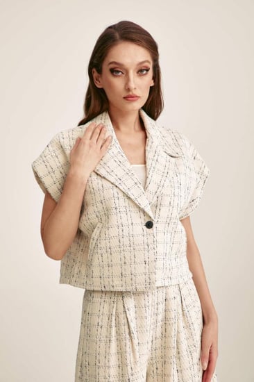 جاكيت تويد بأكمام قصيرة