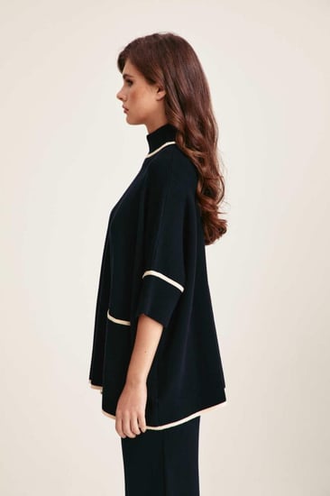 بلوزة واسعة بجيوب