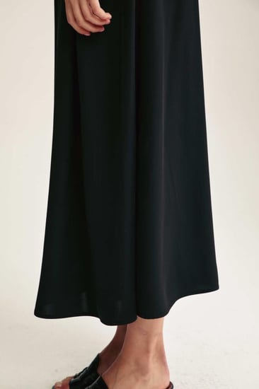 بنطلون ميدي بقصة واسعة