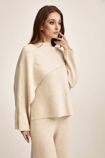 بلوزة محبوكة بشال