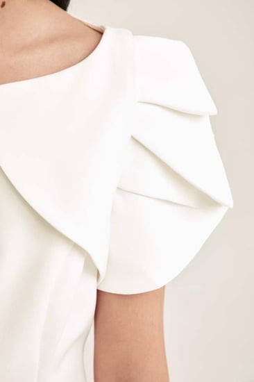 فستان بأكمام منفوخة مزين بأزرار