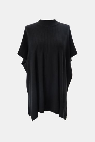 بلوزة واسعة بأكمام قصيرة