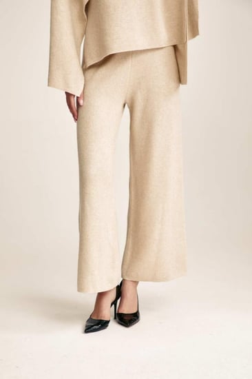 بنطلون سادة بأرجل واسعة