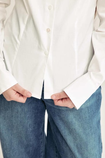 قميص مدرسي بأزرار للإغلاق